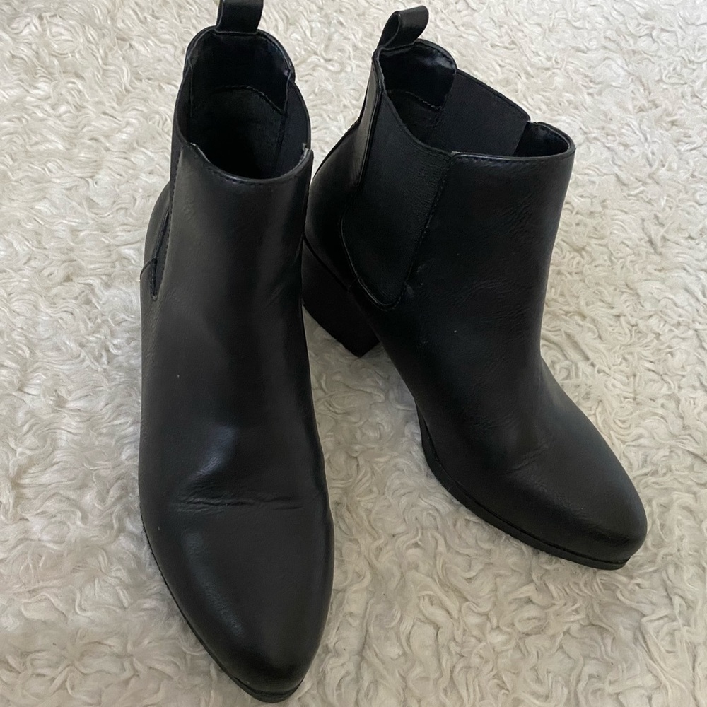 Ankle booties - Picture 3 of 3